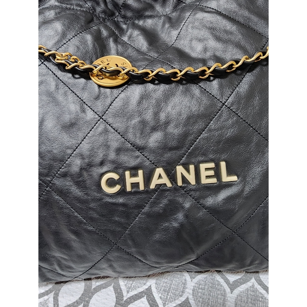 CHANEL Quilted Shiny Calfskin Leather 22 Hobo Bag Black - Picture 11 of 15